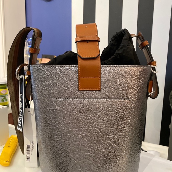GANNI LEATHER BUCKET - Picture 5 of 5